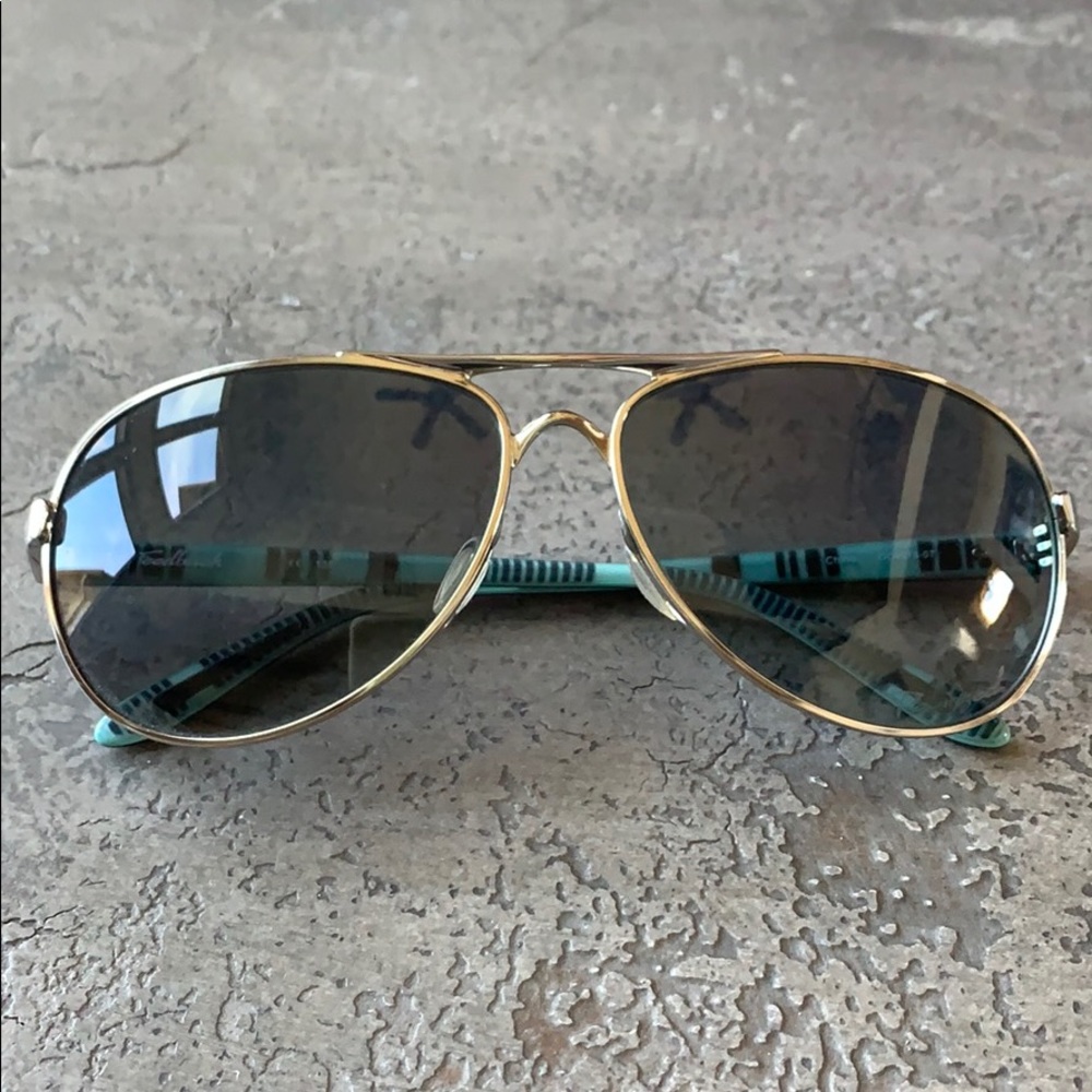 Women’s Oakley polarized sunglasses